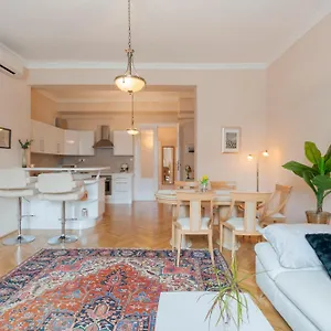View To The Roofs Luxury With 2 Bedrooms Appartement Budapest
